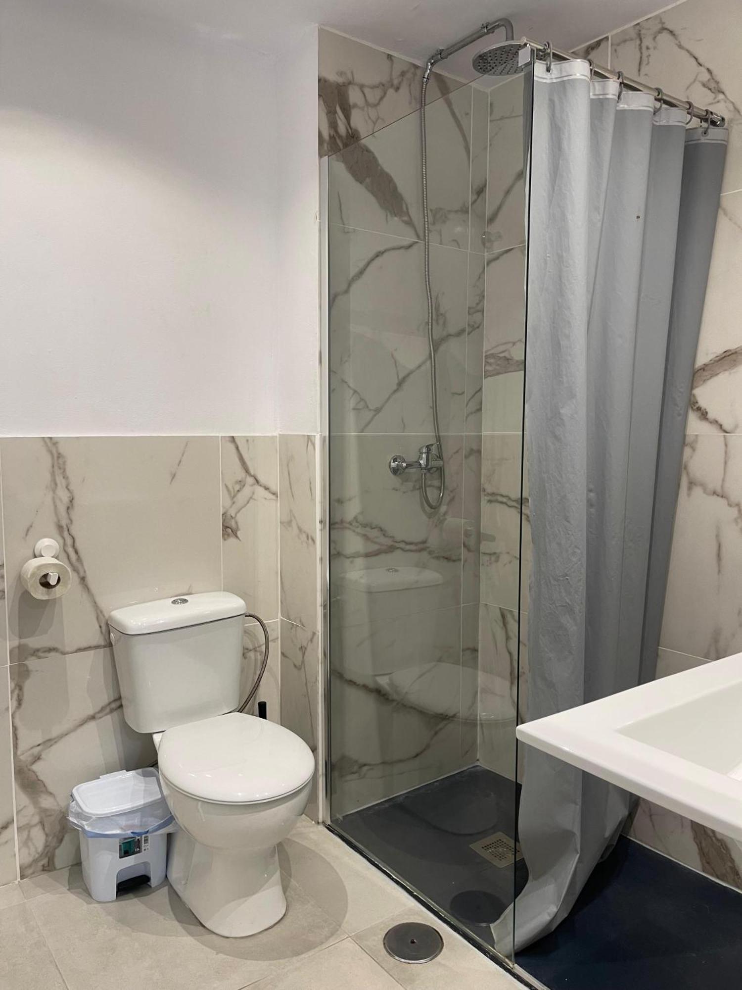 מארבלה Hostal Santa Calma מראה חיצוני תמונה