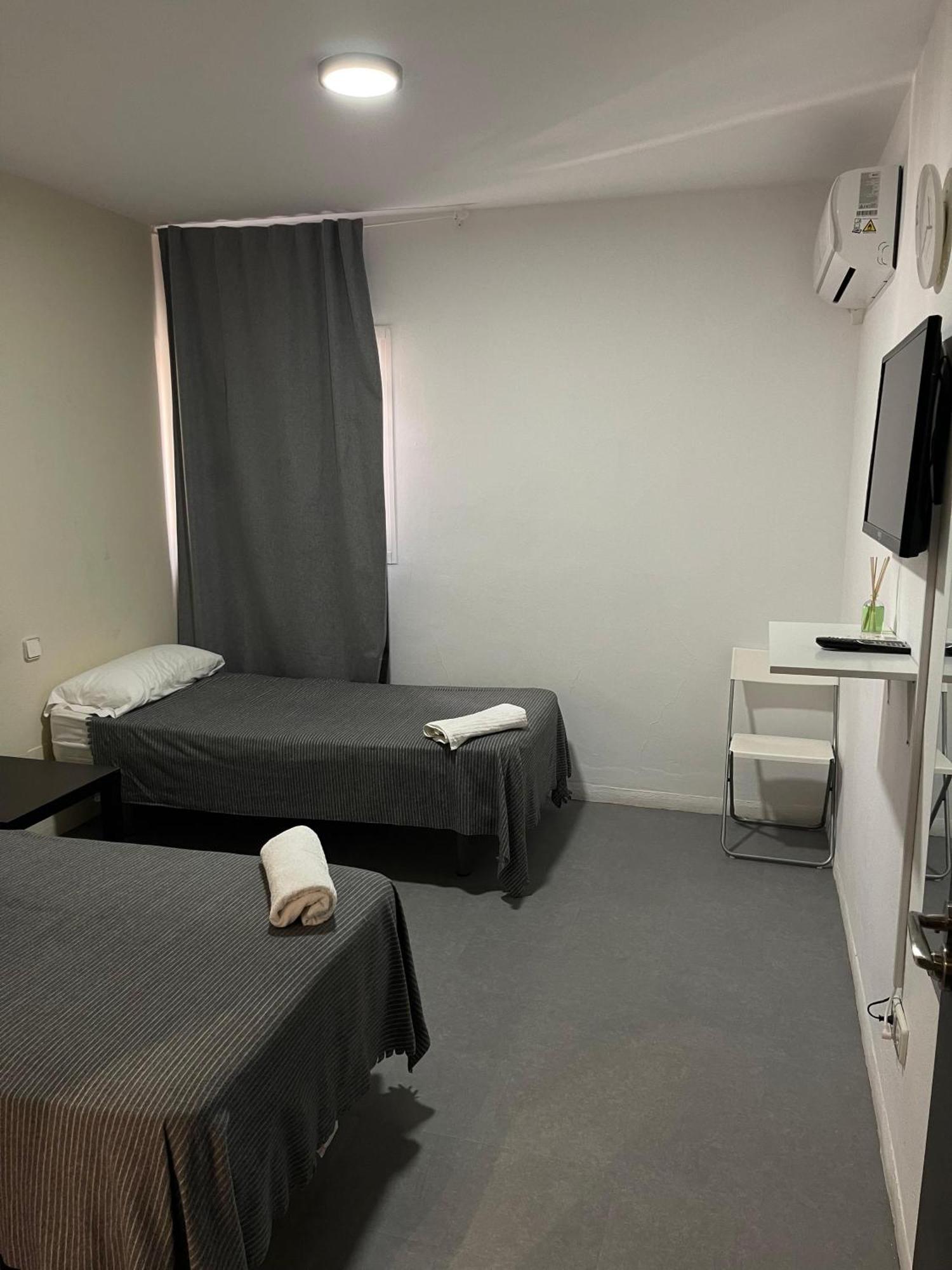 מארבלה Hostal Santa Calma מראה חיצוני תמונה