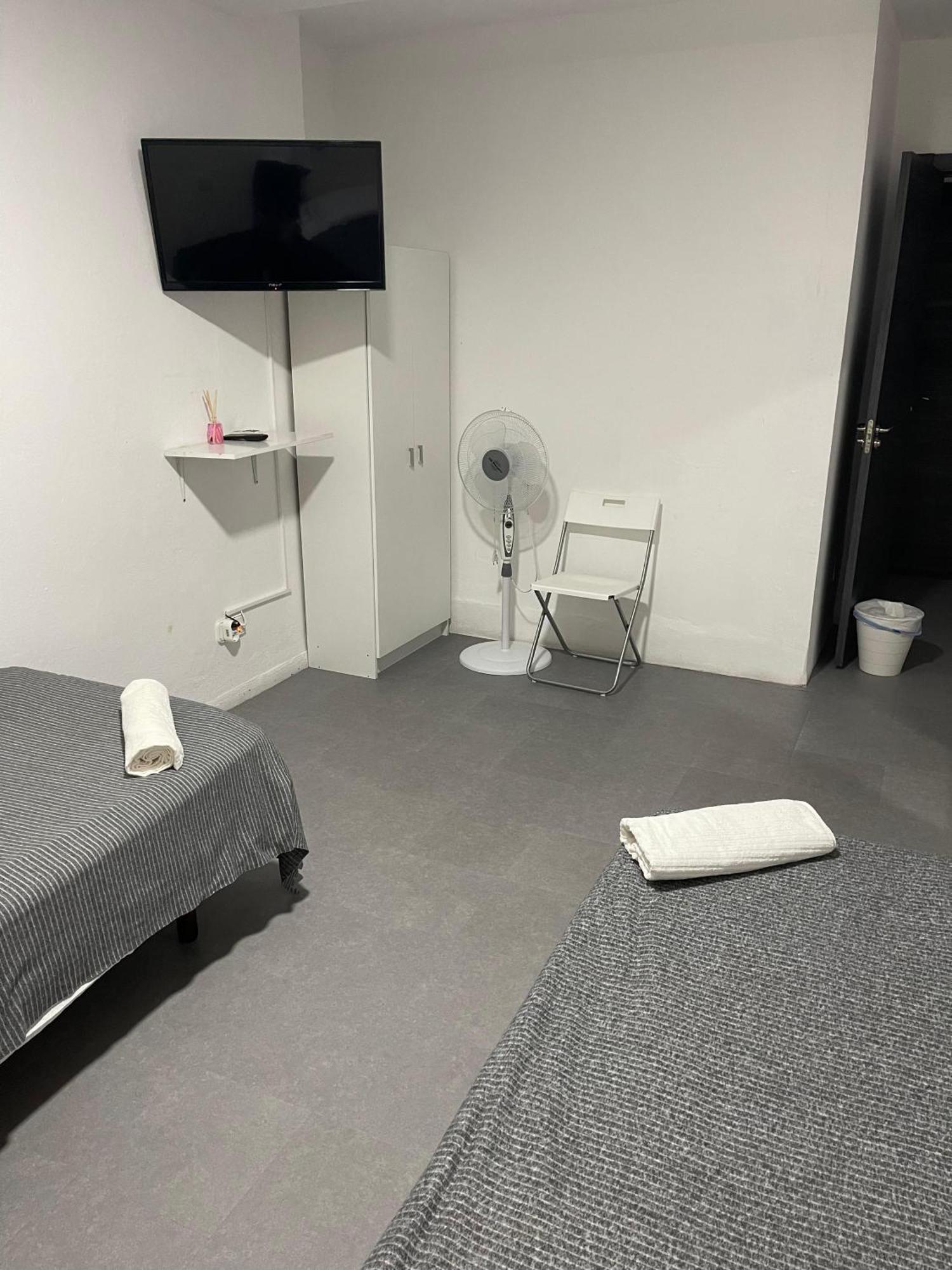 מארבלה Hostal Santa Calma מראה חיצוני תמונה